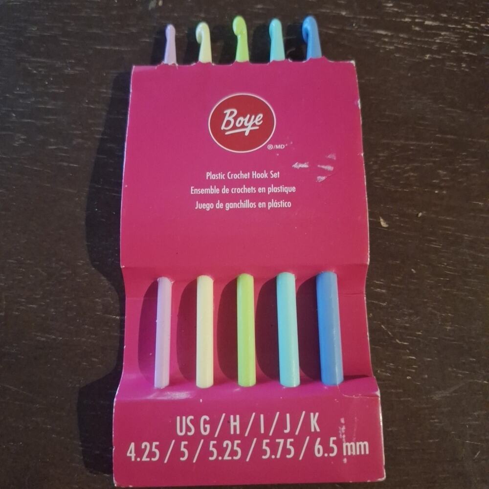 Boye 3336234001MM Plastic Crochet Hook Set, Sizes 5.25mm To 6.5mm